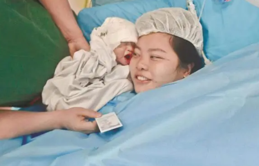 产妇生下“小眼睛宝宝”很嫌弃，婆婆安慰会变大，百天后却打脸了休闲区蓝鸢梦想 - Www.slyday.coM