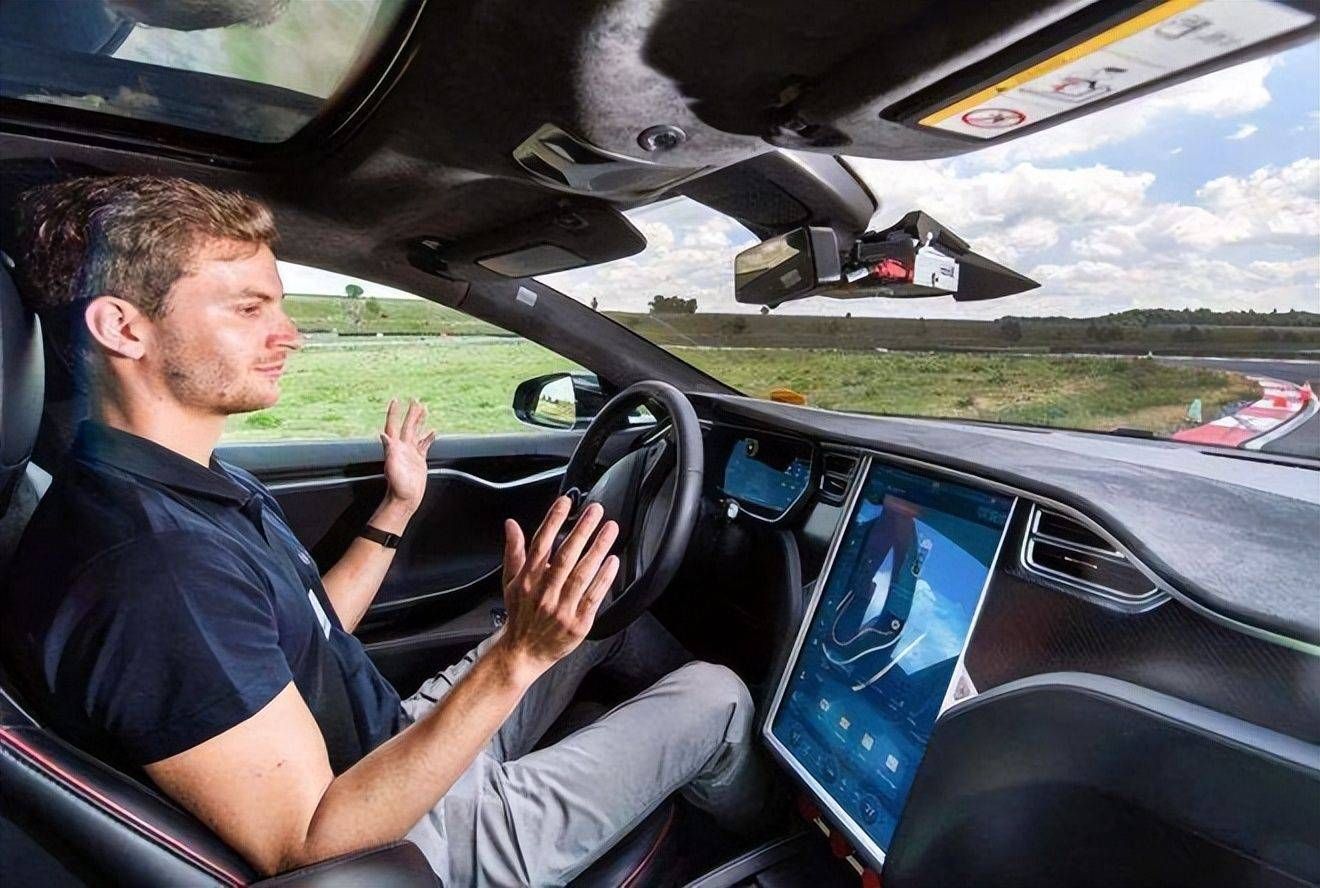 特斯拉又摊上事！央视曝“遭车主集体起诉”：虚假宣传自动驾驶休闲区蓝鸢梦想 - Www.slyday.coM