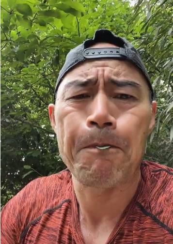 "旭日阳刚"王旭近照,胡子花白皱纹深刻,儿子结婚豪送名车