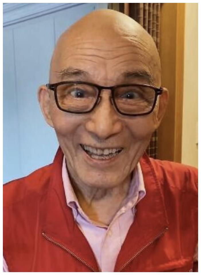 87岁"济公"游本昌近照曝光 穿红马甲精神矍铄气色佳