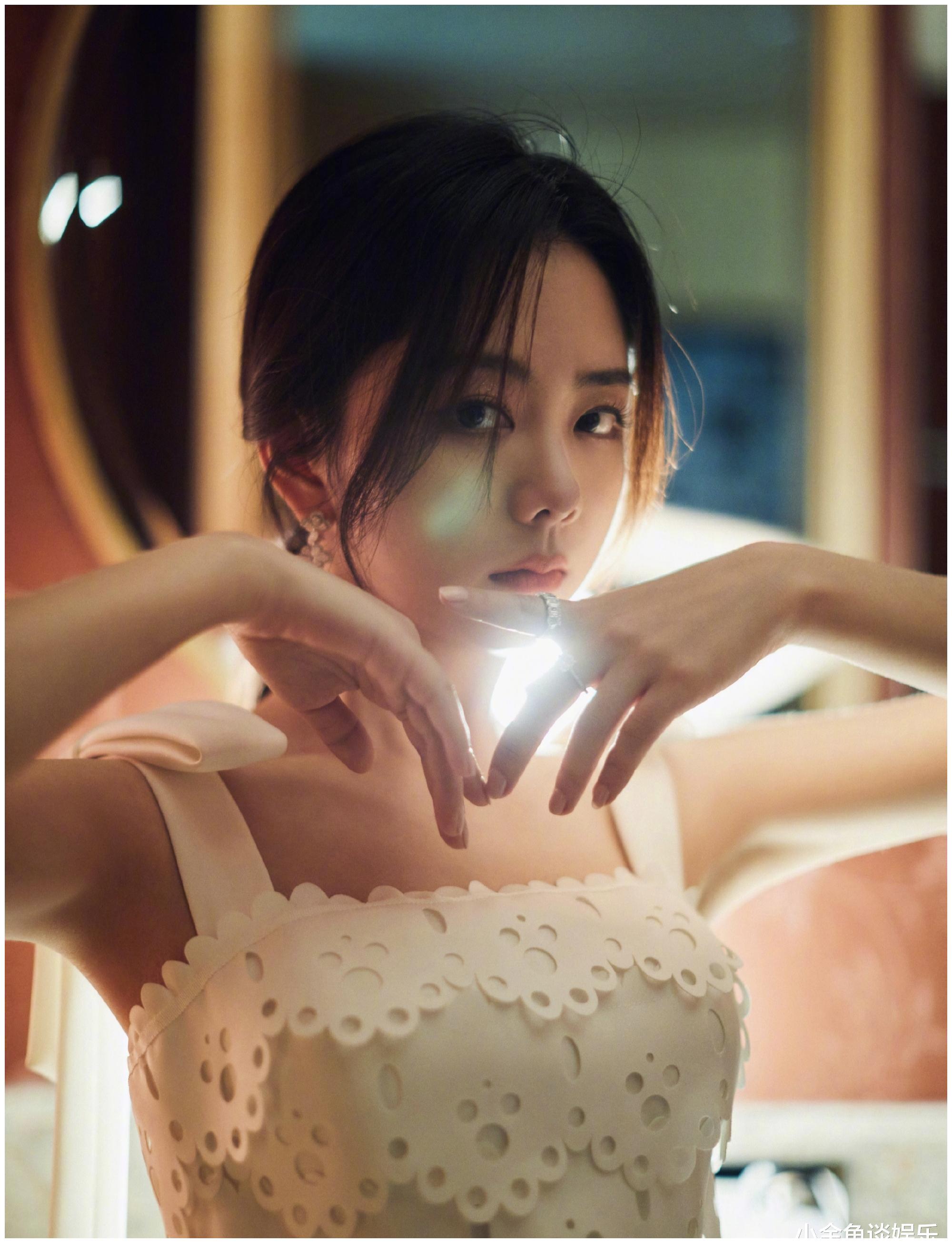 2021年央视跨年阵容绝了!董卿,朱迅,李思思齐聚,当红艺人助阵