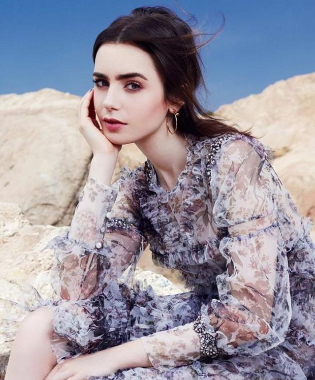 从小美到大,好莱坞甜心莉莉柯林斯魅力3关键,全靠"擦出来"!