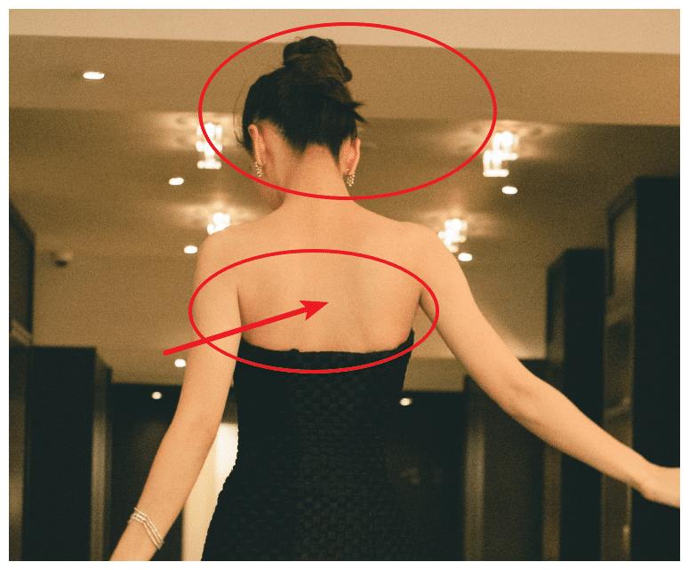 迪丽热巴新生图造型太美了蝴蝶背一览无遗复制杨颖经典