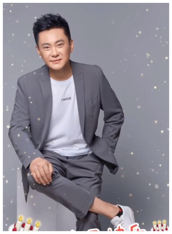 曹颖和儿子一起为老公送生日祝福,王斑:谢谢我亲爱的你们