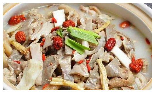 猪肚煲鸡,香气浓郁,营养滋补易消化,猪肚爽口,鸡肉鲜嫩