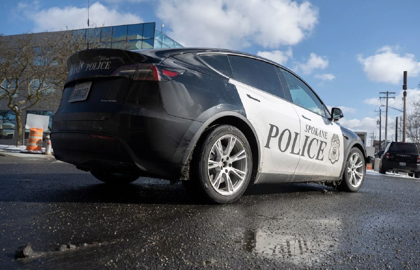 特斯拉警车在多地正式上线性能出色却遭警局吐槽内部空间太小