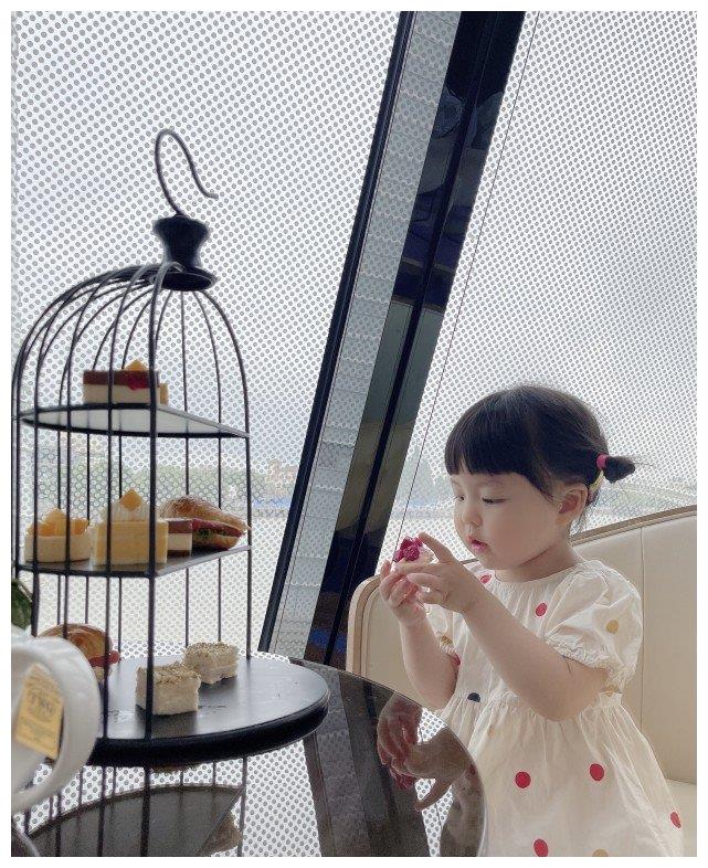 丸子妹拍视频常吃高盐高糖食物影响发育,网友吐槽其