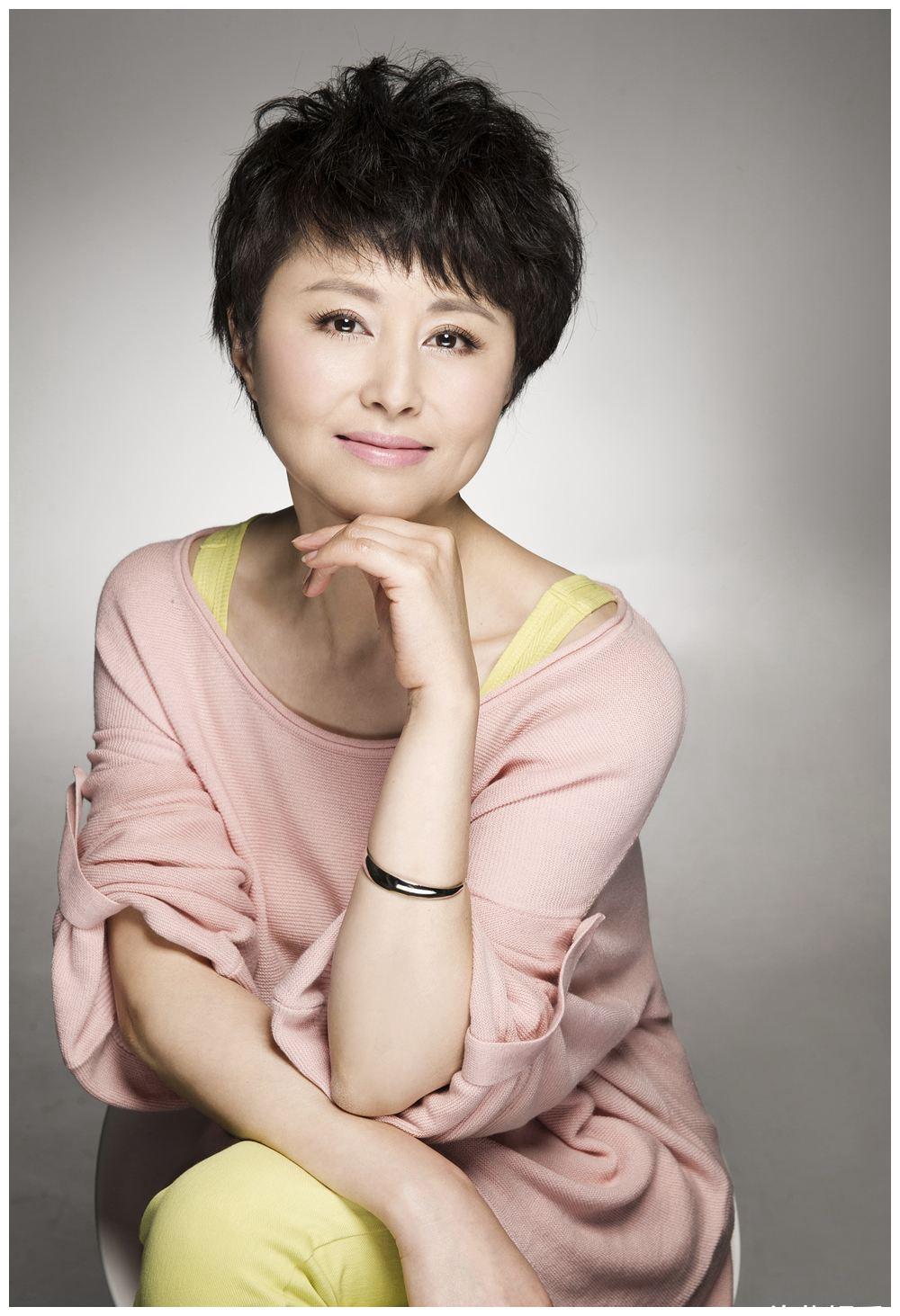 于重庆,1988年在张裕民执导的历史电视剧《海灯传奇》中饰演李腊梅