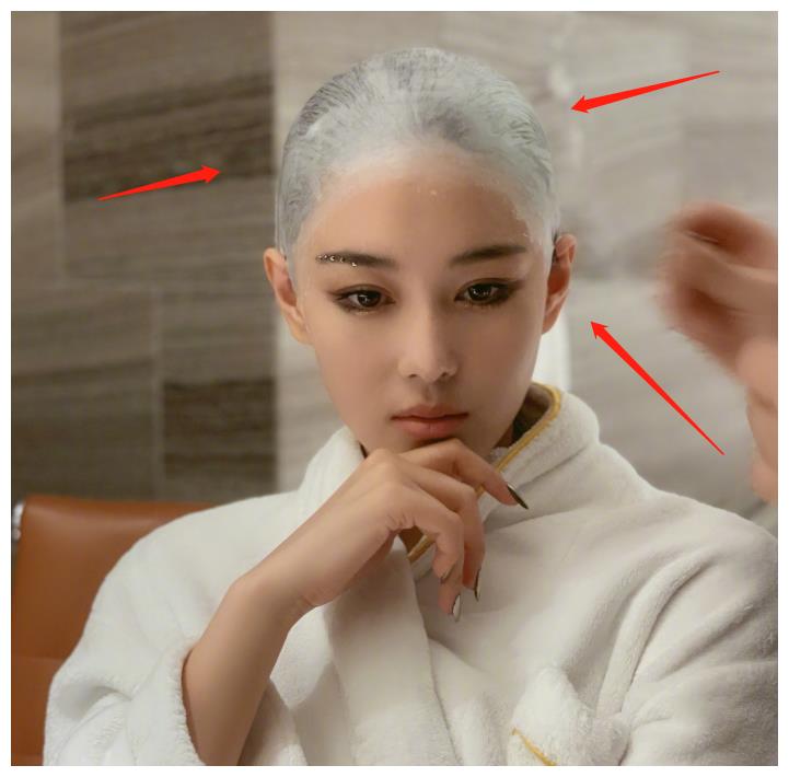 张馨予一组光头照曝光头型完美五官精致颜值高光头都扛得住