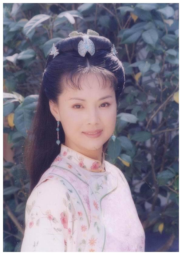 年9月19日生于浙江杭州,毕业于上海戏剧学院表演系,是国家一级演员