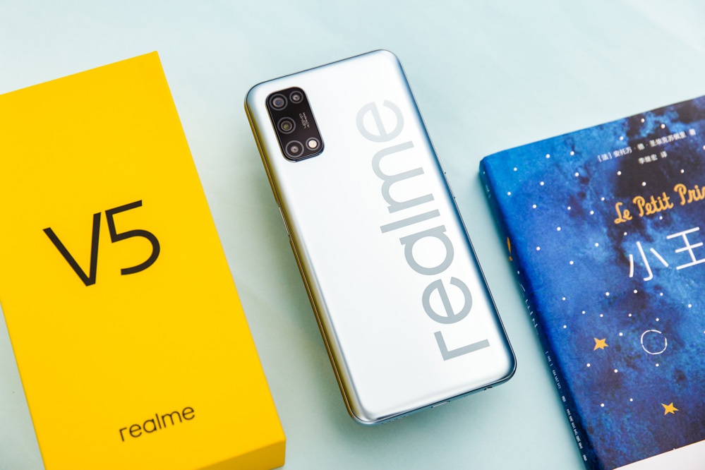 realme 真我v5银翼少年美图赏析 5000mah大电池加量