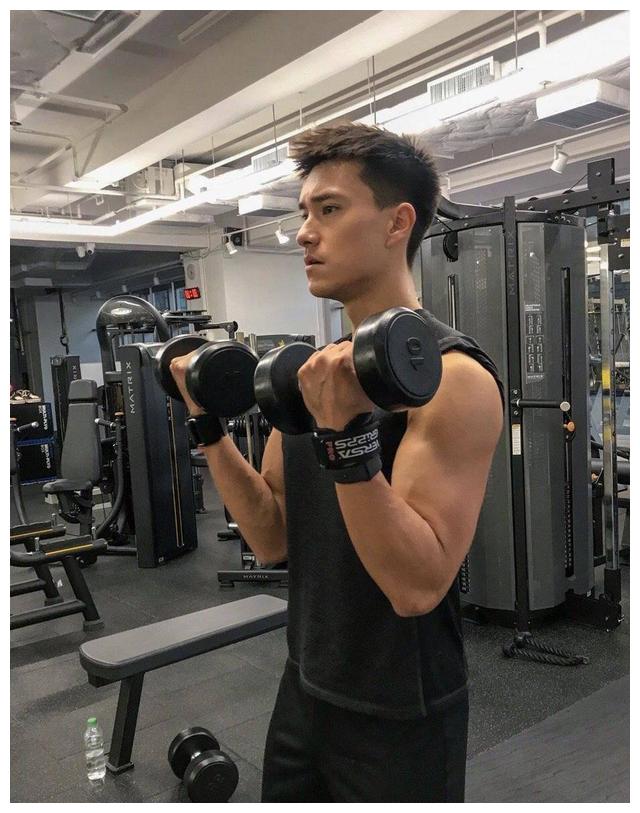 当然了好身材是靠平日里锻炼出来的,像杨明,张振朗等主演为了新剧也是