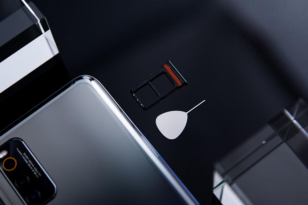 iqoo neo3后置采用4800万个物理像素主摄 120°超广角摄像头 微距镜头