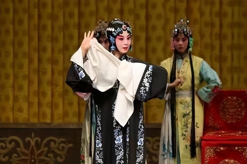 2022年12月27日深夜,京剧表演艺术家张曼玲在北京因病逝世,享年87岁.