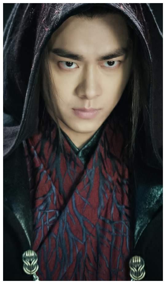 古装剧中穿黑衣的男子肖战英气硬朗焦恩俊英俊神武