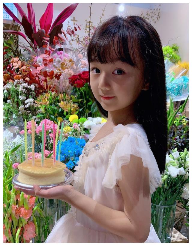 当年《爸爸5》邓伦的女儿素人萌娃小山竹,阔别几年如