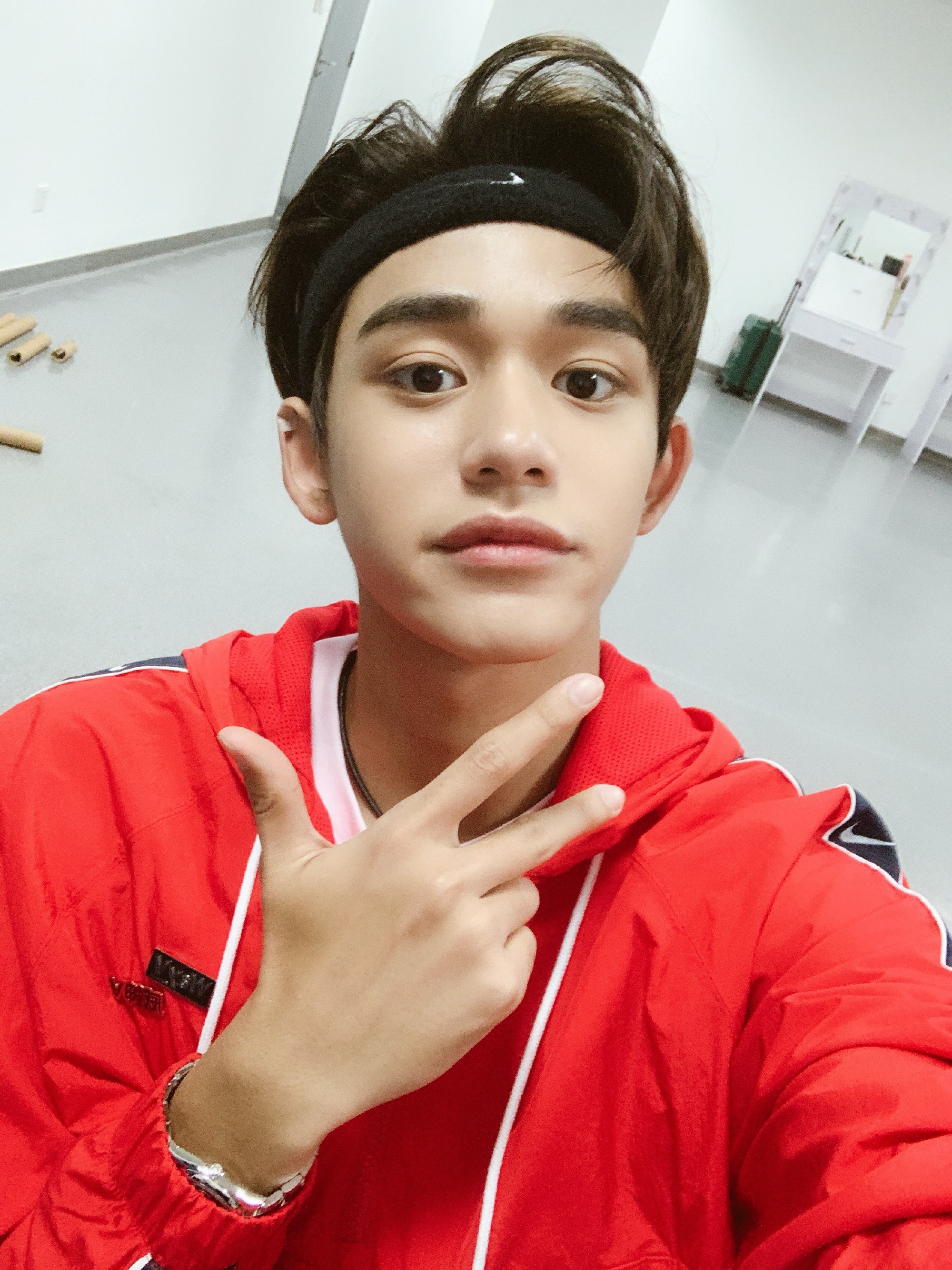 黄旭熙在ins上发风景照想以此试探粉丝口风可惜粉丝并不买单