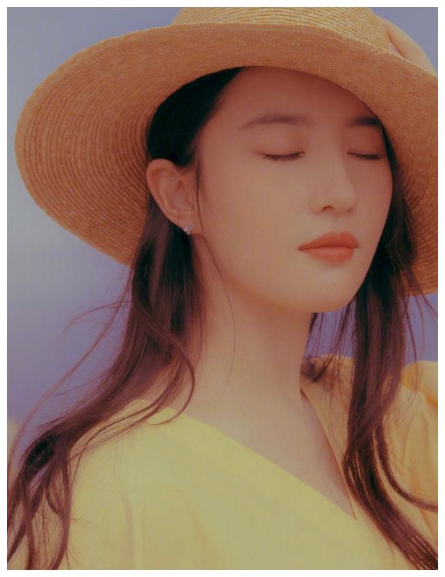 不愧是天仙刘亦菲2004年高清古装照曝光莞尔一笑十分动人