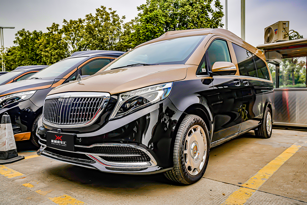 mpv的颜值天花板?香槟金双拼色奔驰4座商务车,实力在哪?