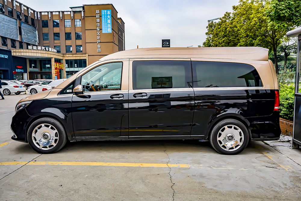 mpv的颜值天花板香槟金双拼色奔驰4座商务车实力在哪