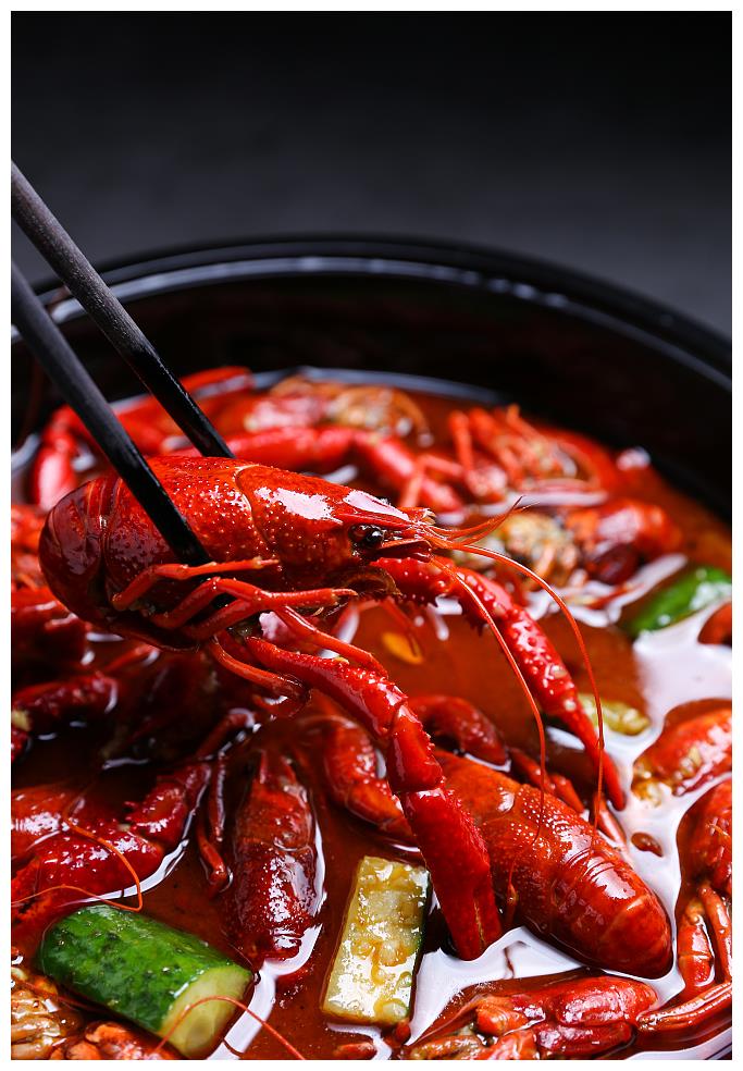火爆整个夏天的小龙虾,掌握一个窍门,麻辣鲜香,好吃到停不下来|小龙虾