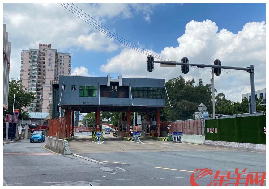 11时左右,华南快速干线出入口(近华南师范大学东南门)通车较为顺畅