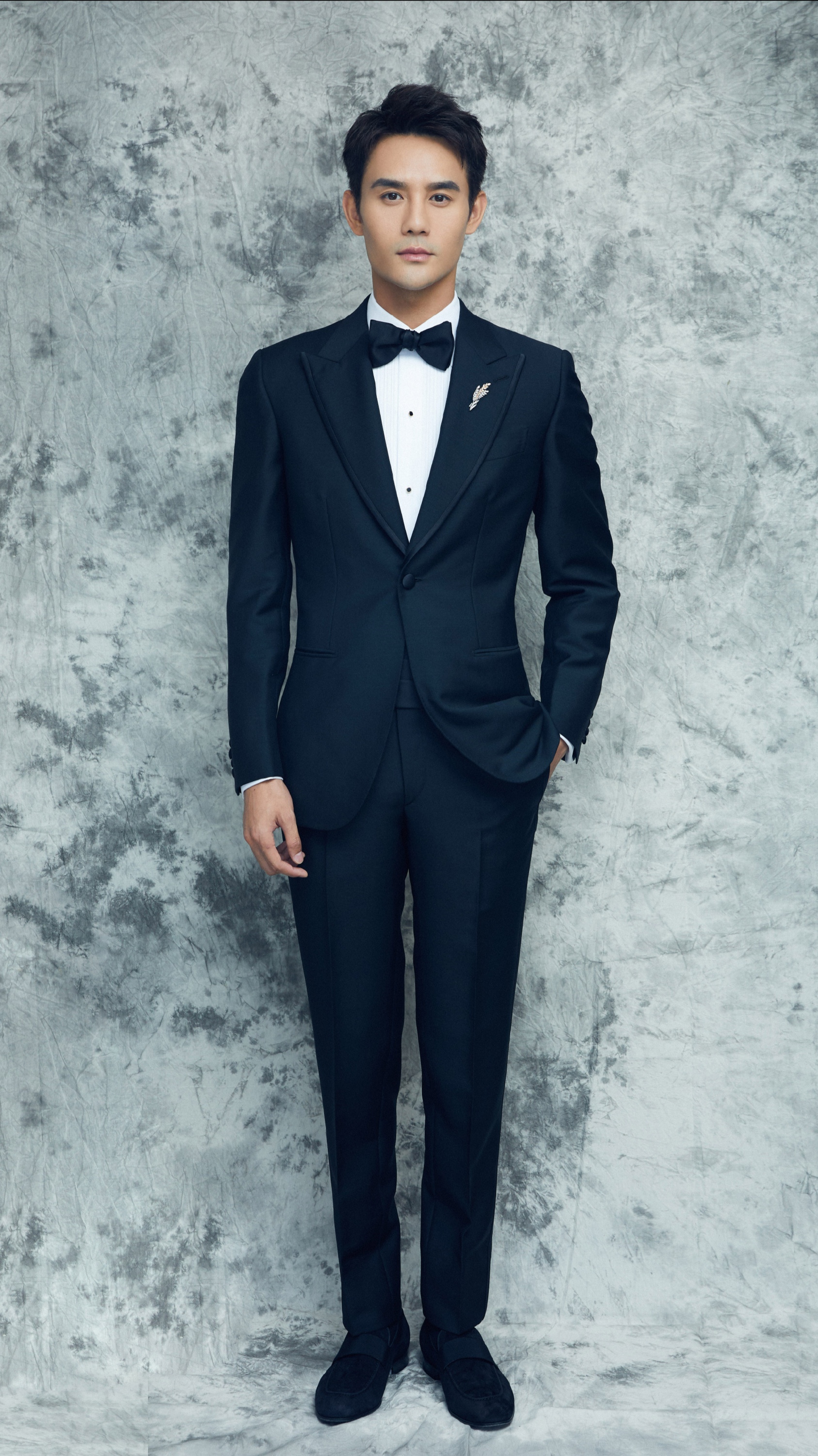 点击就看王凯版西装教科书,行走的衣架子