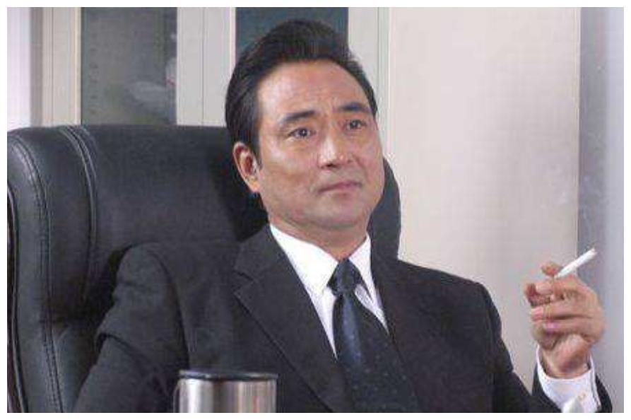 他是80年代"最硬"的男人,觉得夸奖对他是侮辱,58岁却患癌离开|翟乃社