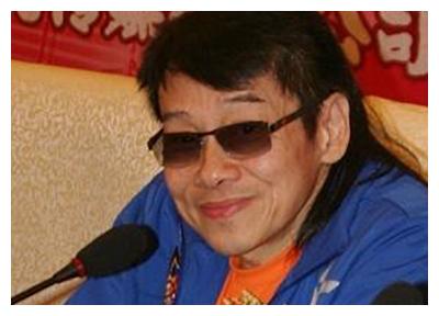 泰迪罗宾他原本的名字叫做关维鹏,虽然他是在桂林出生的,但后来却随