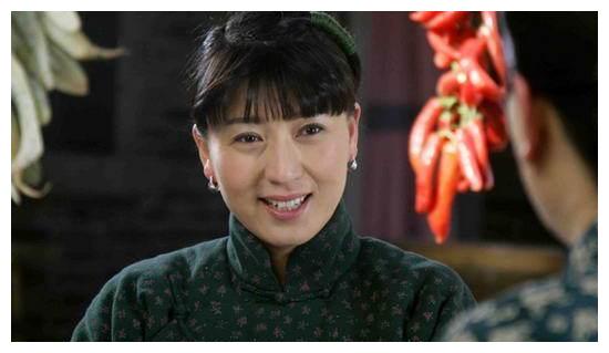 出演刘老根一炮而红,为嫁大10岁老公与家人反目,今成这样