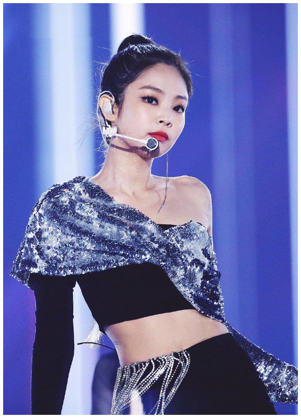 论一个时髦精的修养,人间香奈儿金智妮,穿搭从来没有让大家失望