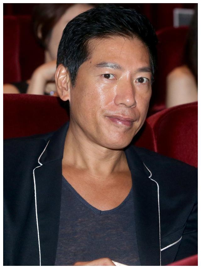 57岁乌鸦哥张耀扬出道30年只演坏人如今57岁越老越帅