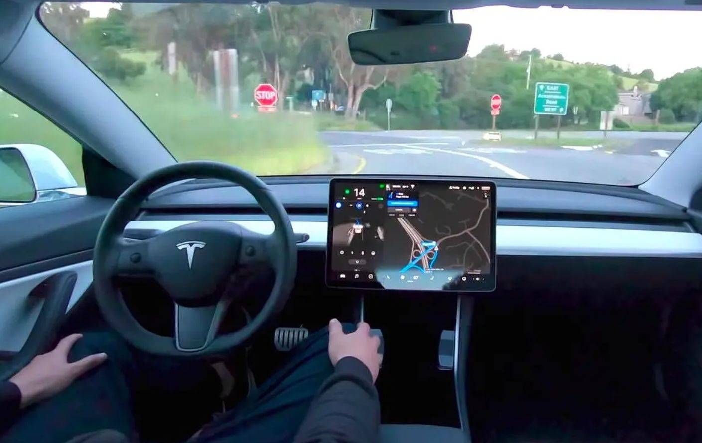 特斯拉又摊上事！央视曝“遭车主集体起诉”：虚假宣传自动驾驶休闲区蓝鸢梦想 - Www.slyday.coM