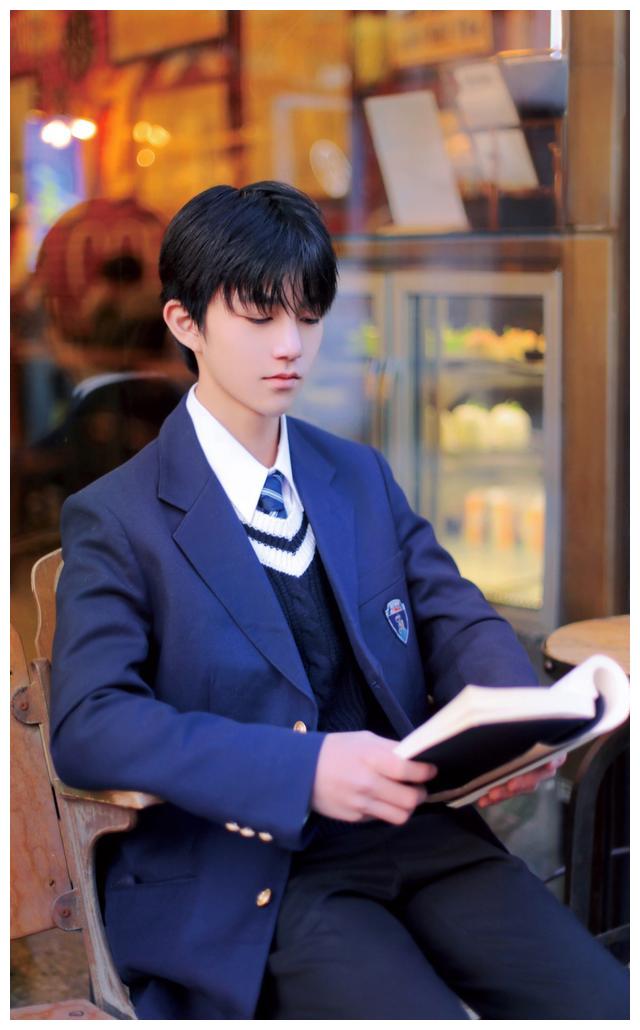 刘若谷学院大片曝光,演绎学霸国民校草风