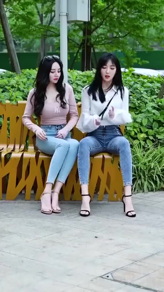 女神和女汉子只看坐姿就知道了你们喜欢哪一个