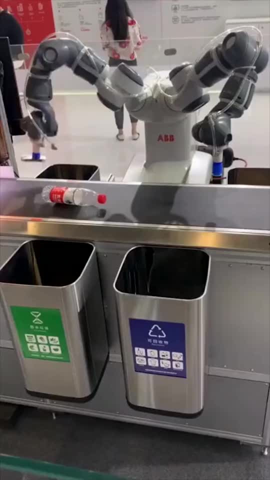 垃圾分类机器人,一秒一个效率高!_手机新浪网