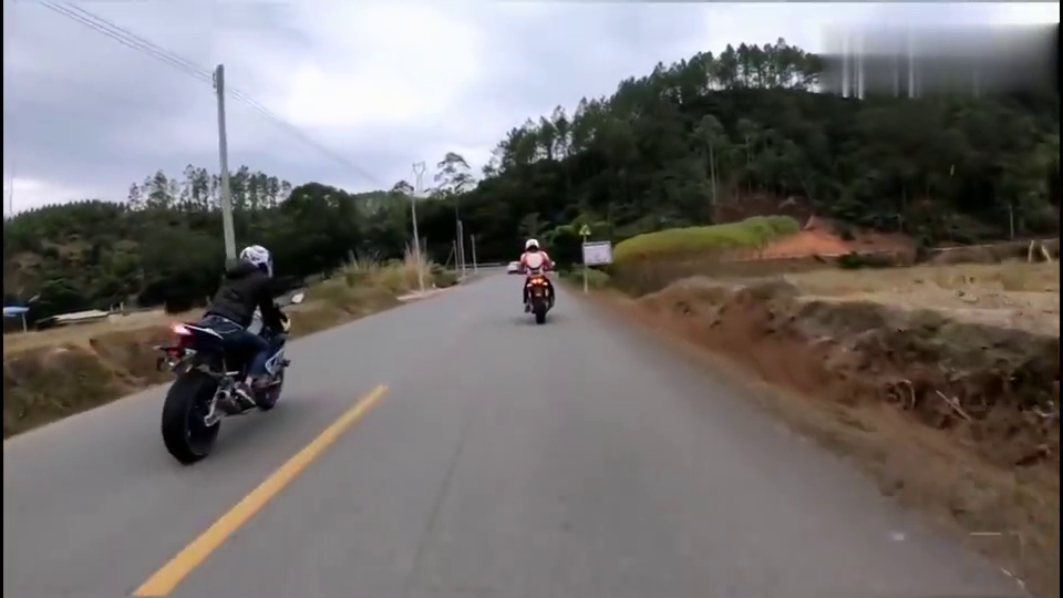 本田cbr125r山路时速104km摔车