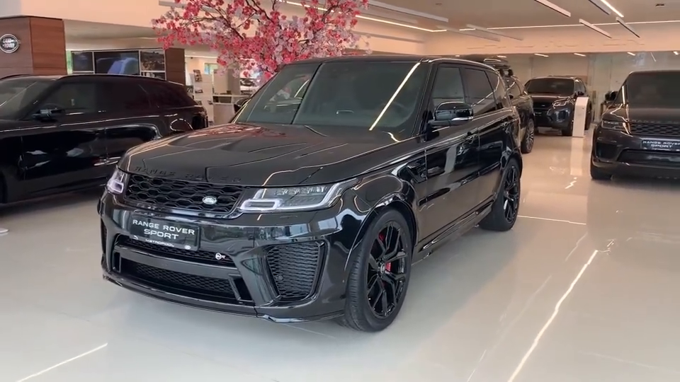 一身傲骨霸气硬朗高性能suv,实拍路虎揽胜运动版svr