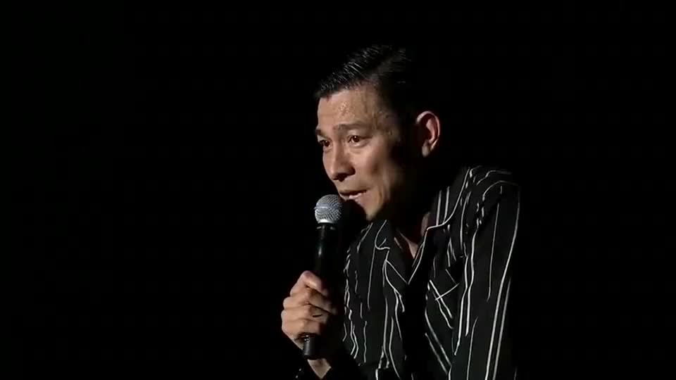 刘德华这首《十七岁》不知道听哭了多少人,句句都唱出了故事!