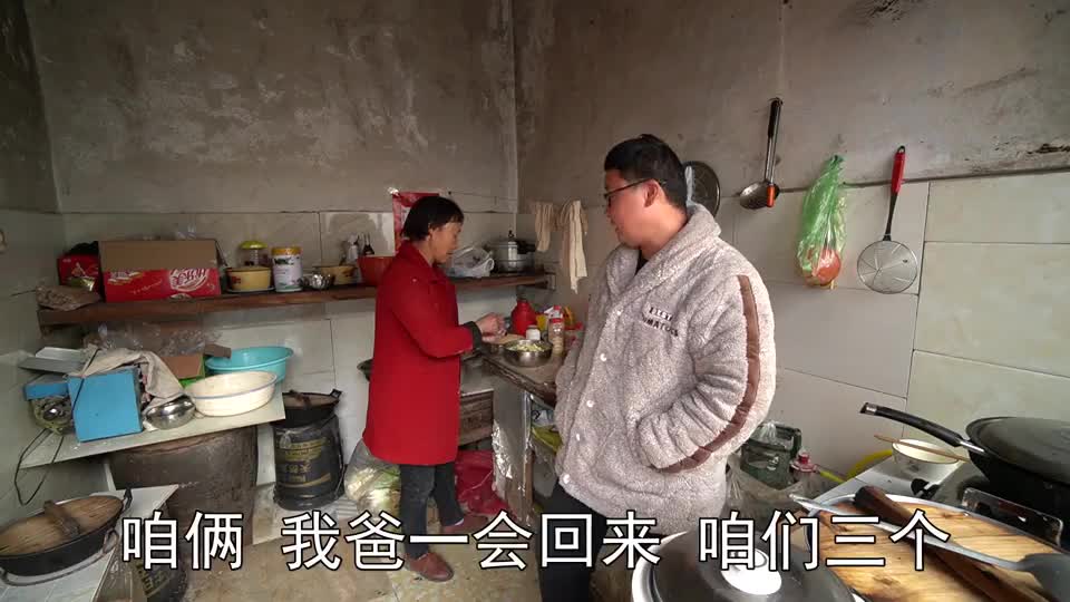 小光家改善生活蒸包子妈妈让可可来品尝小光为啥把可可赶走