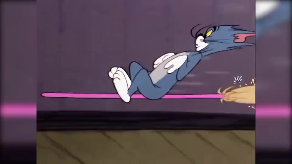 猫和老鼠:汤姆还会魔法了,能在扫帚上站着,当心别掉下去啊