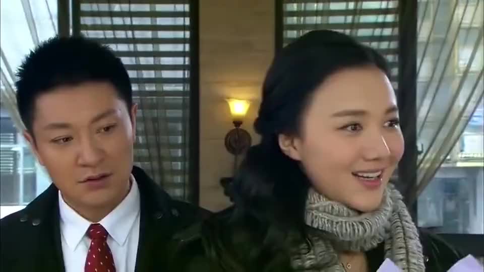 生死相依:蓝卓把花给了麦青,被程可看见,程可很尴尬