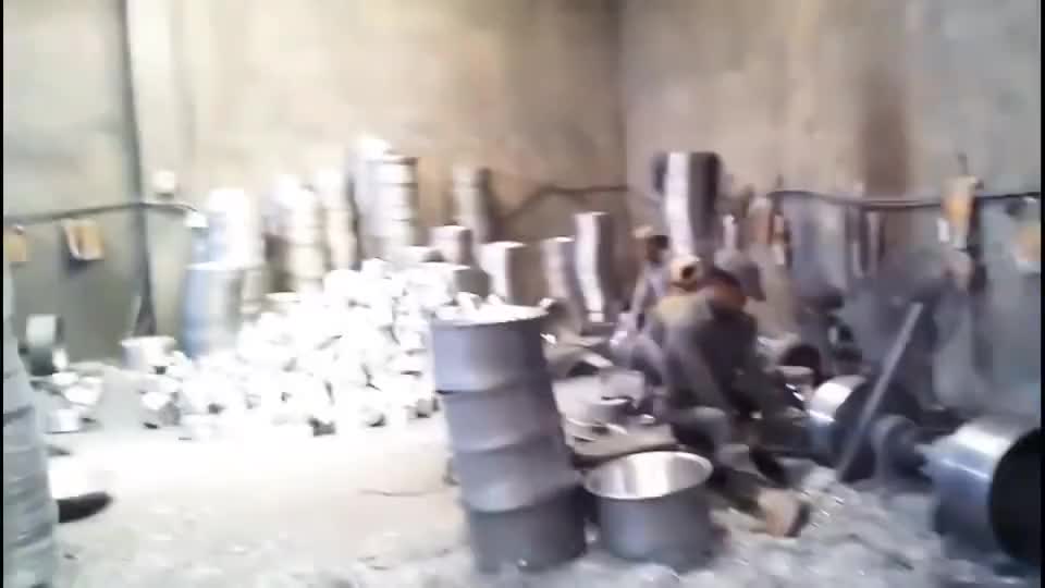 印度工人如何制作铝盆，这工艺水平超乎我的想象！