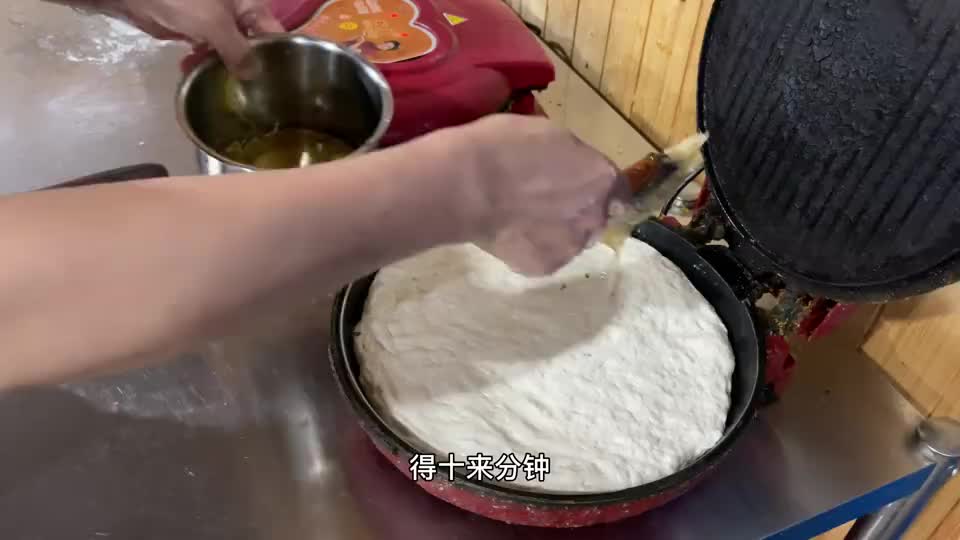 农家乐桌桌必点的发面饼，一斤面八两水，外焦里软，西瓜酱专用饼