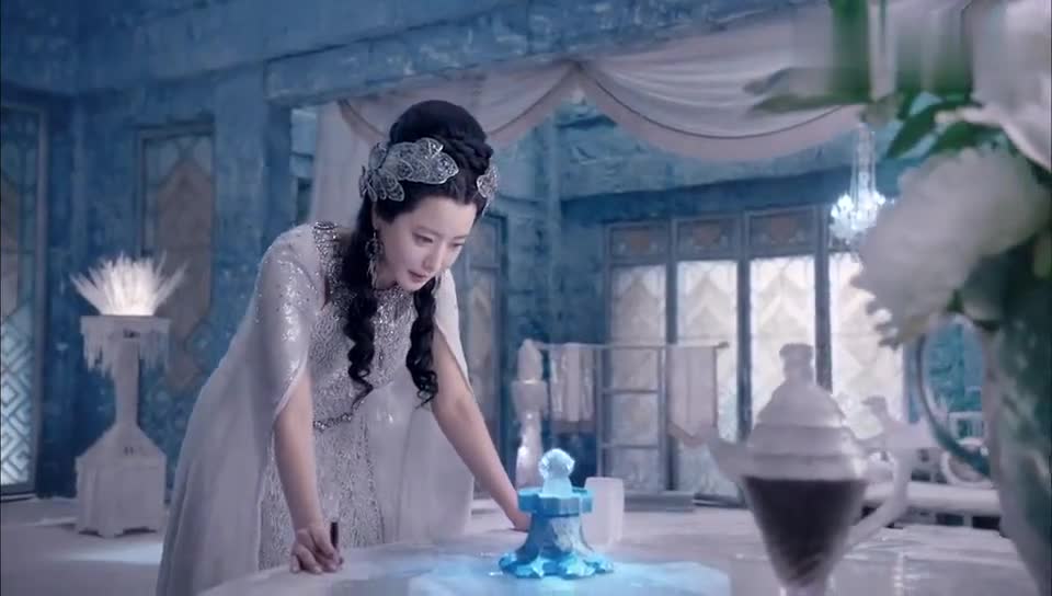 幻城:冰王侍妾残杀冰族5少年,用血浇灌释的冰核,欲夺冰王之位