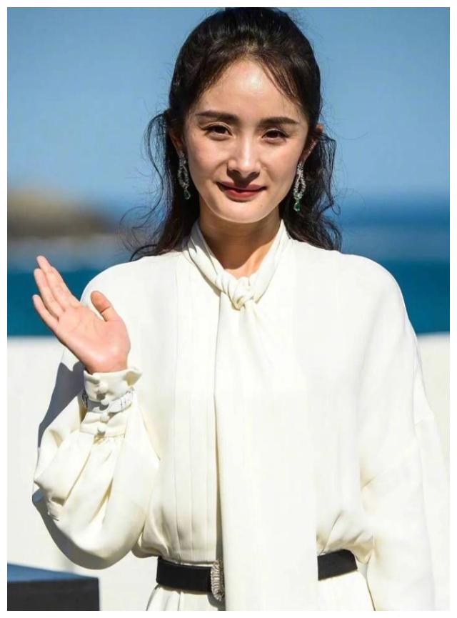 "少女人设"全靠营销?杨幂生图照流出,这才是34岁最真实的样子