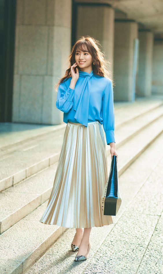 小个子女生夏天穿衬衫还是搭配半身裙更合适简单时髦还显高挑