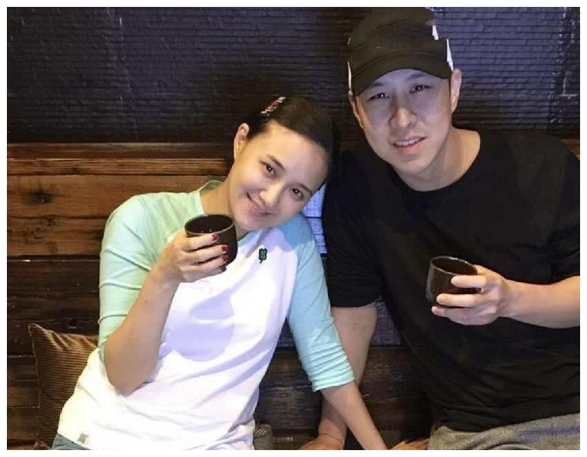 何妤玟官宣离婚的消息后,很多网友觉得很惊讶的,毕竟一开始许多人觉得