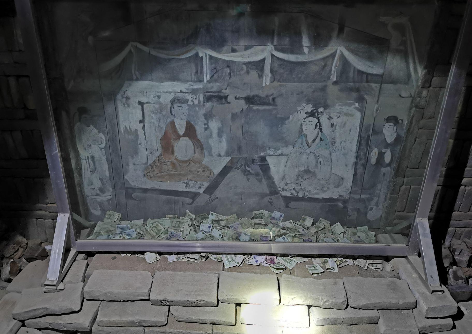 1 / 8 敦煌西晋墓,离敦煌城大约15公里路程,是夫妻合葬甲字墓,1983年