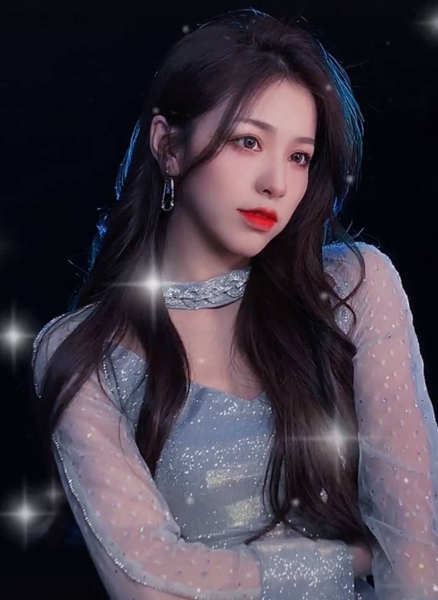 千万粉丝女网红新花样,刘思瑶双重人格变装,蓝发简直可爱爆了!